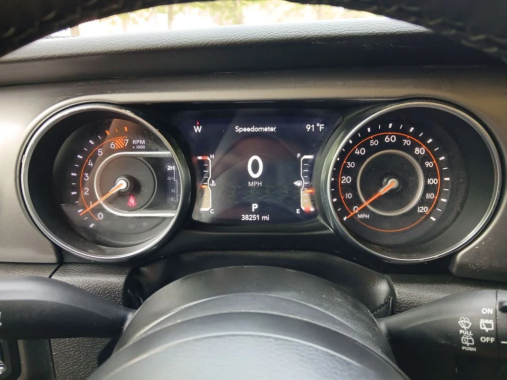 Used 2023 Yellow Jeep Sport S image 18