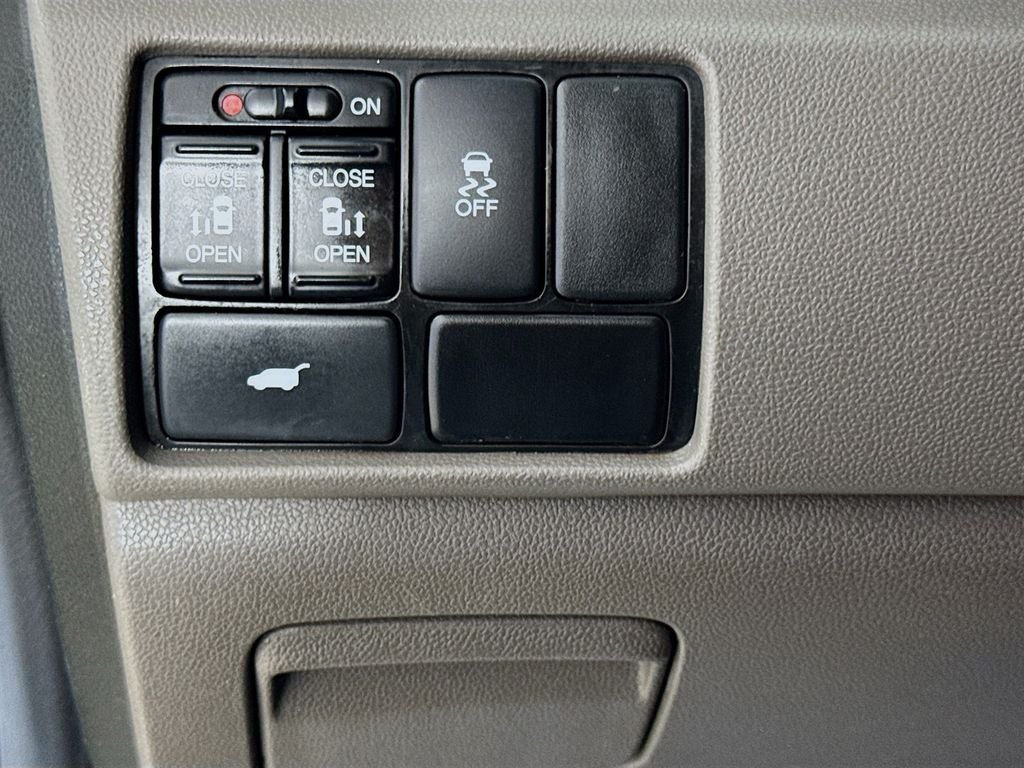 Used 2013 Silver Honda EX-L image 11