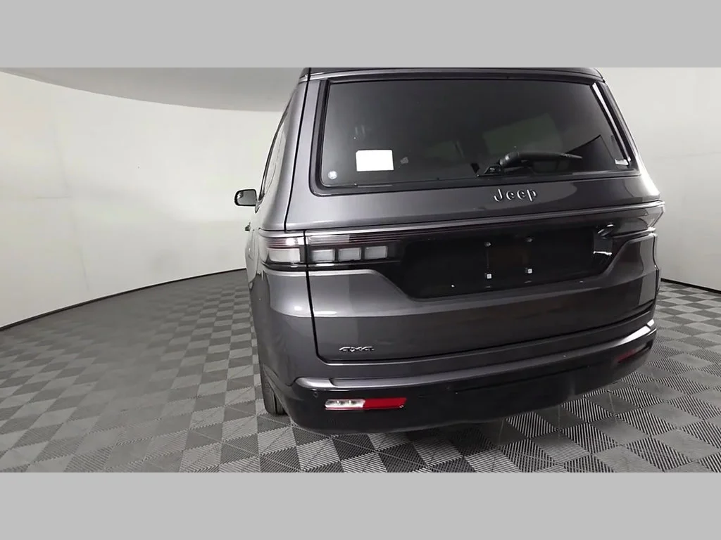 New 2026 Baltic-Gray Metallic Clear-Coat Exterior Paint Jeep Summit Obsidian image 36