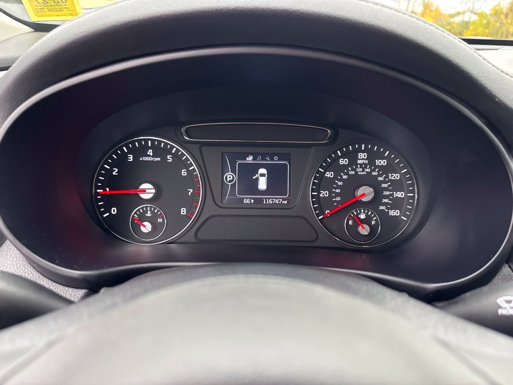 Used 2018 White Kia LX image 21