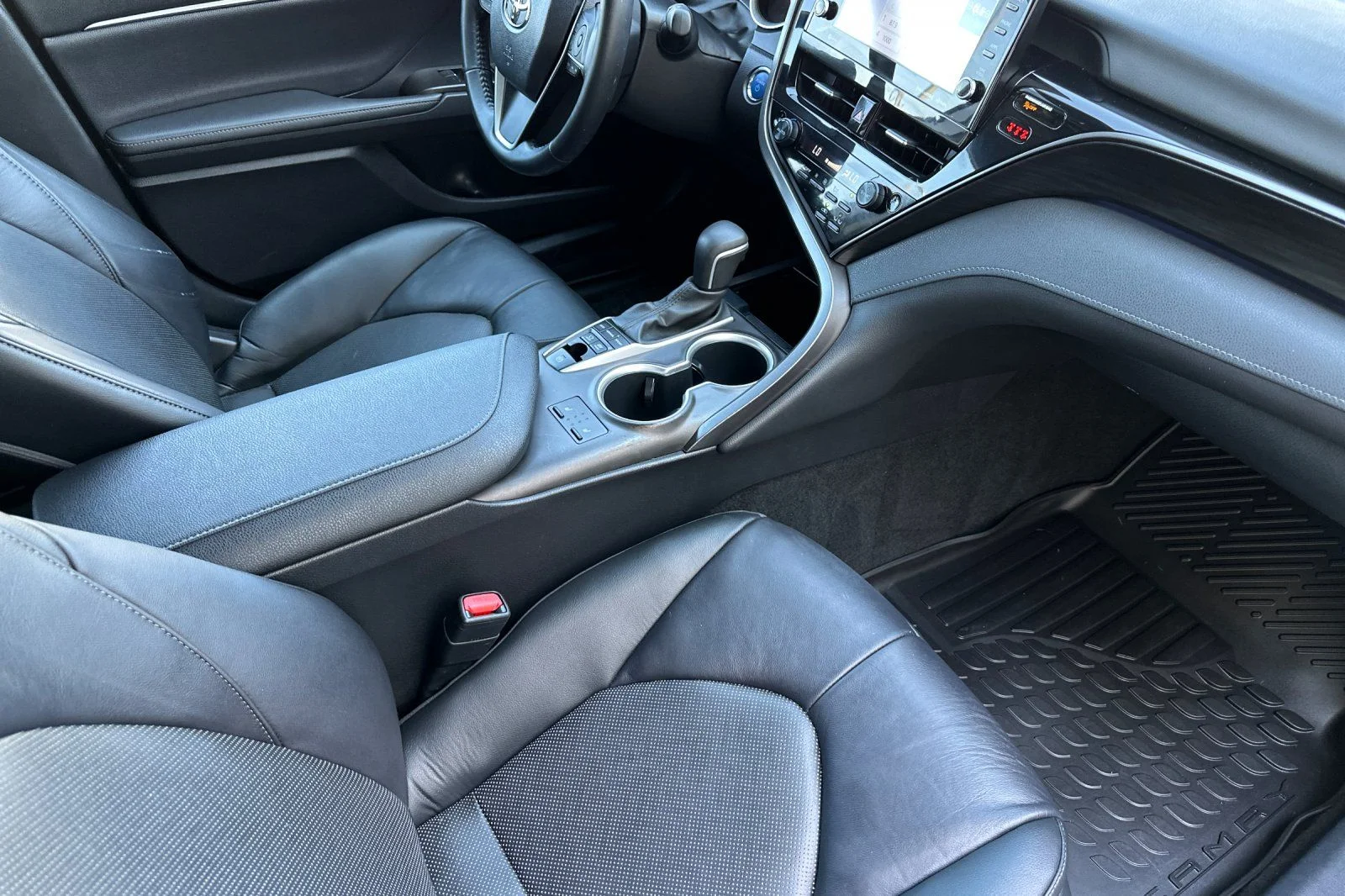 Used 2021 Gray Toyota XLE image 14