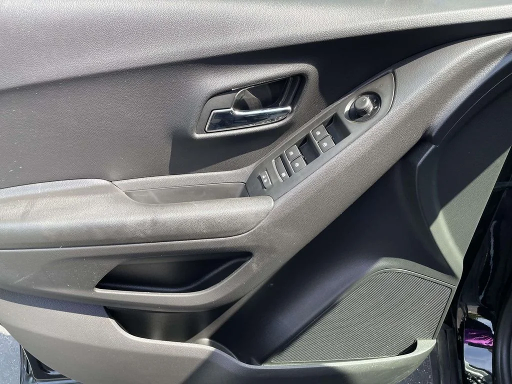 Used 2021 Mosaic Black Metallic Chevrolet LT image 17