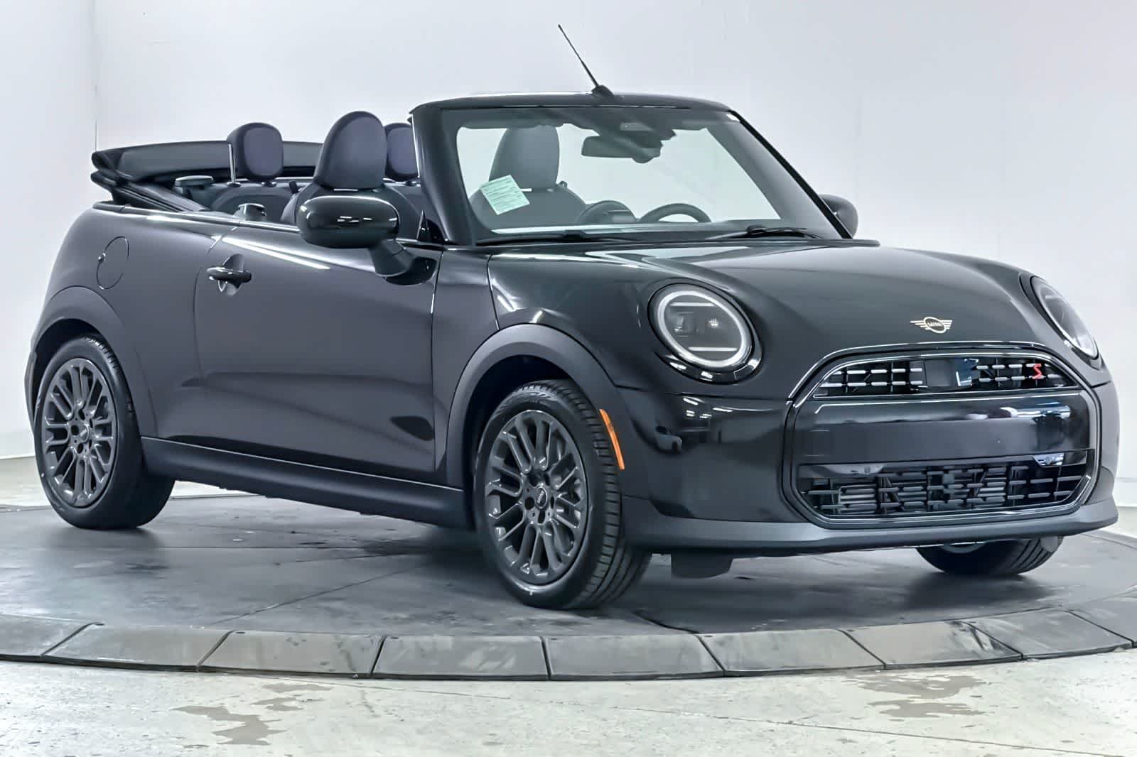 New 2026 Midnight Black II Metallic MINI Signature Plus image 9