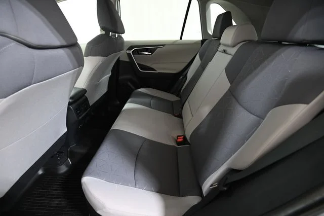 Used 2021 Silver Toyota XLE image 8