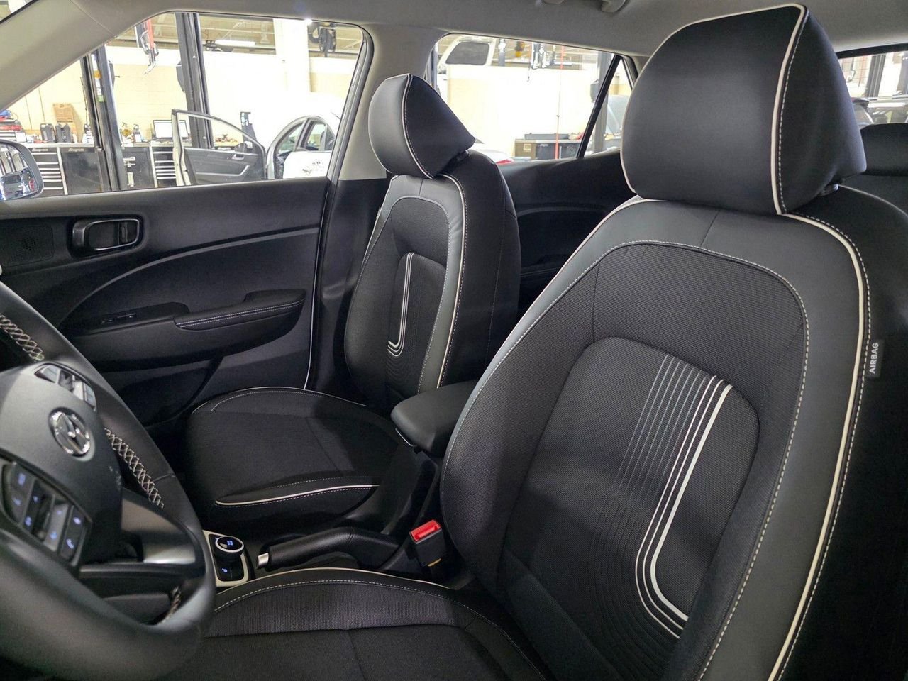 New 2026 Lunar White w/Black Roof Hyundai SEL w/Two-Tone Roof image 22