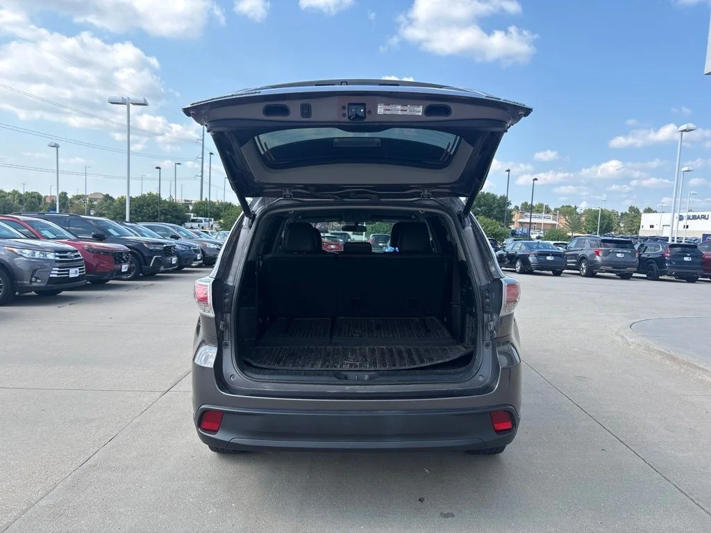 Used 2016 Gray Toyota LE V6 image 36