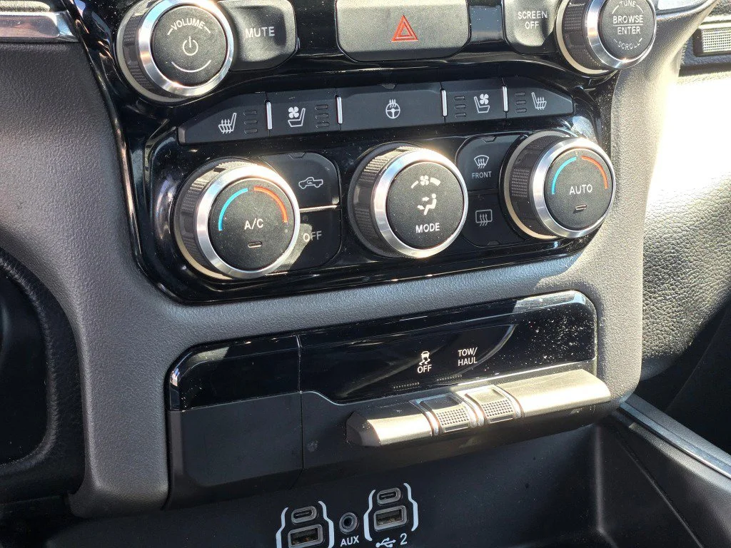 Used 2024 Silver Ram Laramie image 28