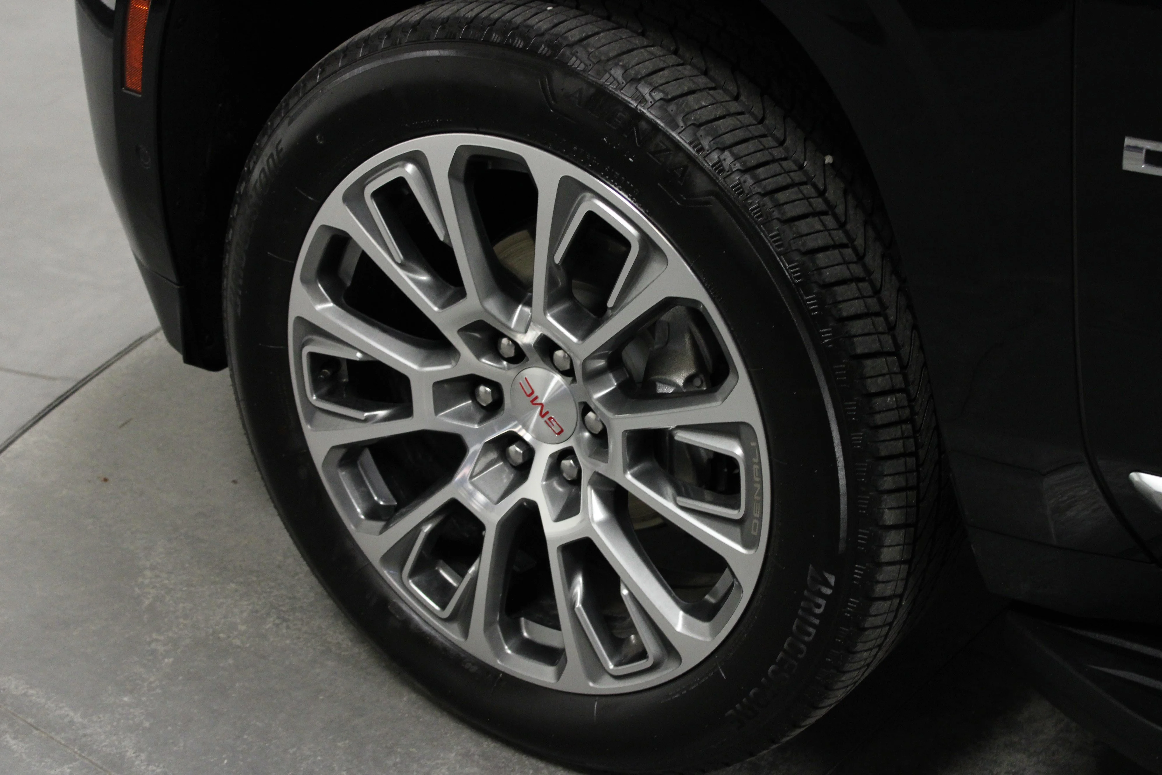Used 2025 Onyx Black GMC Denali image 10