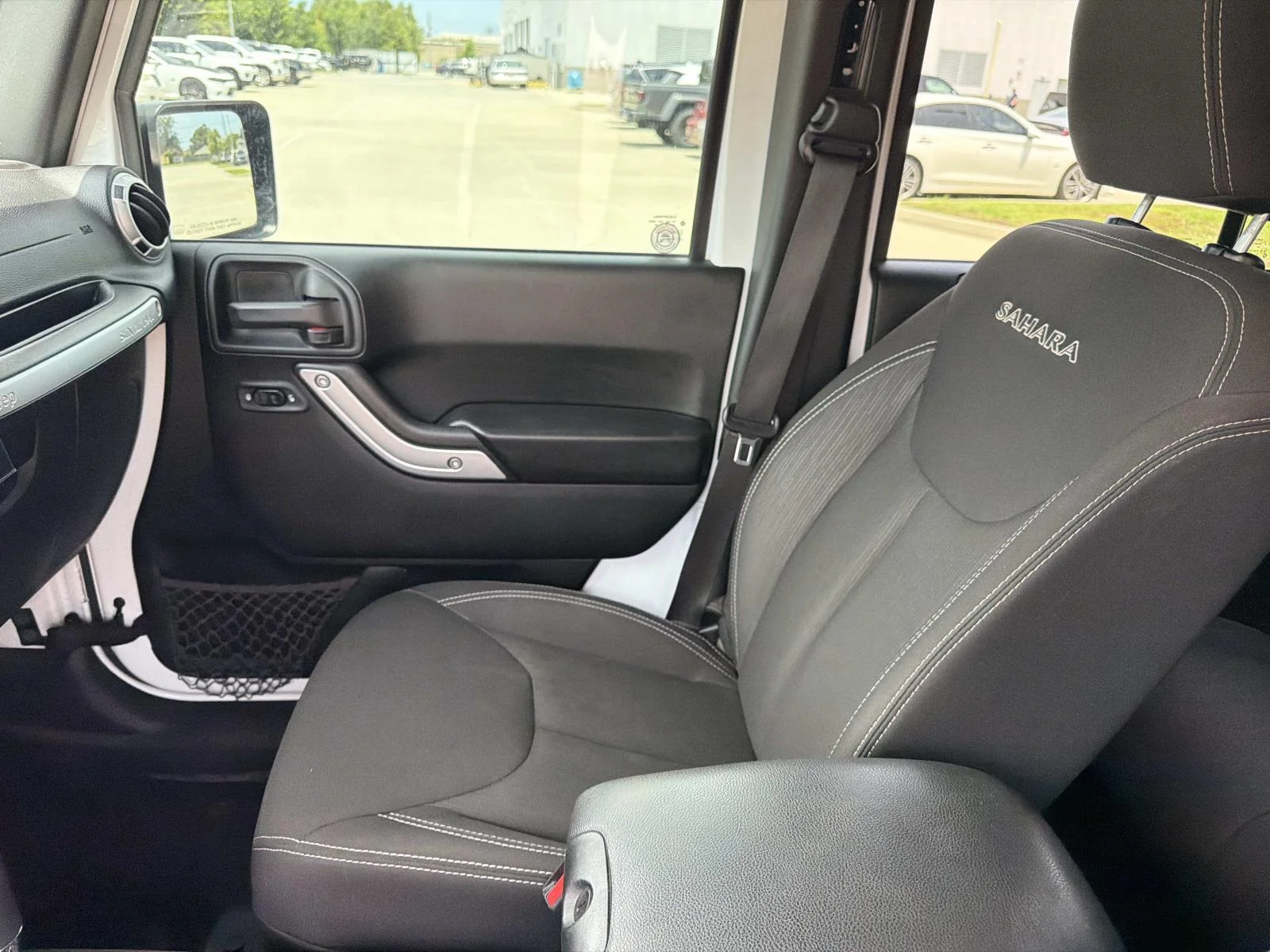 Used 2017 White Jeep Sahara 4x4 image 15