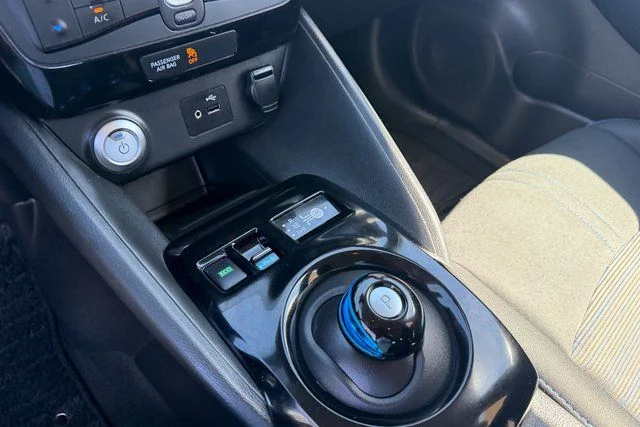 Used 2019 Blue Nissan SV image 18