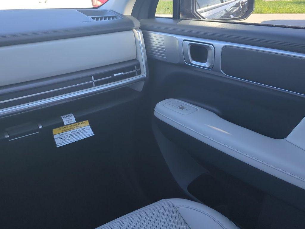 New 2027 Silver Hyundai SEL FWD image 21