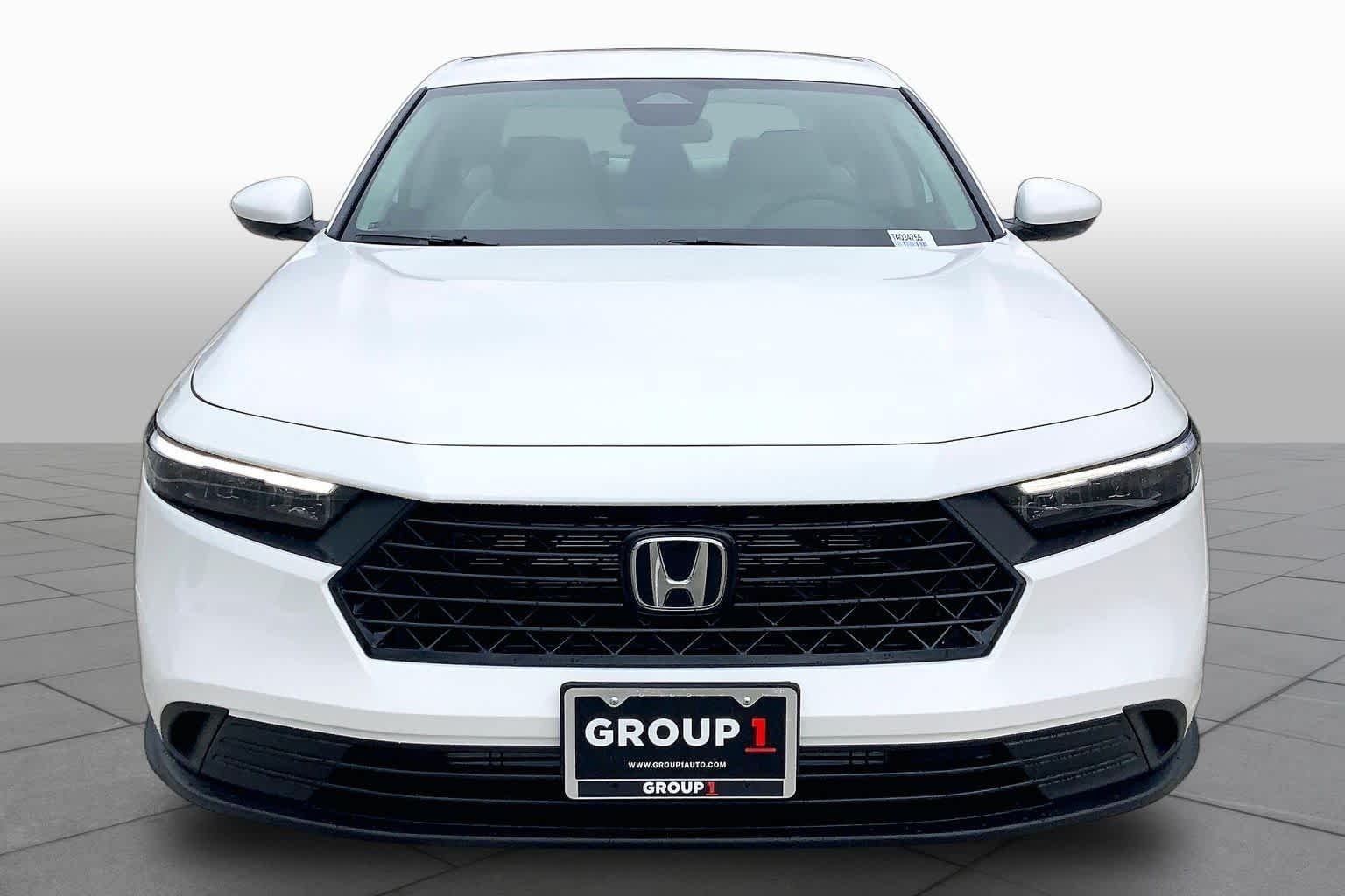 New 2026 Platinum White Pearl Honda LX image 3