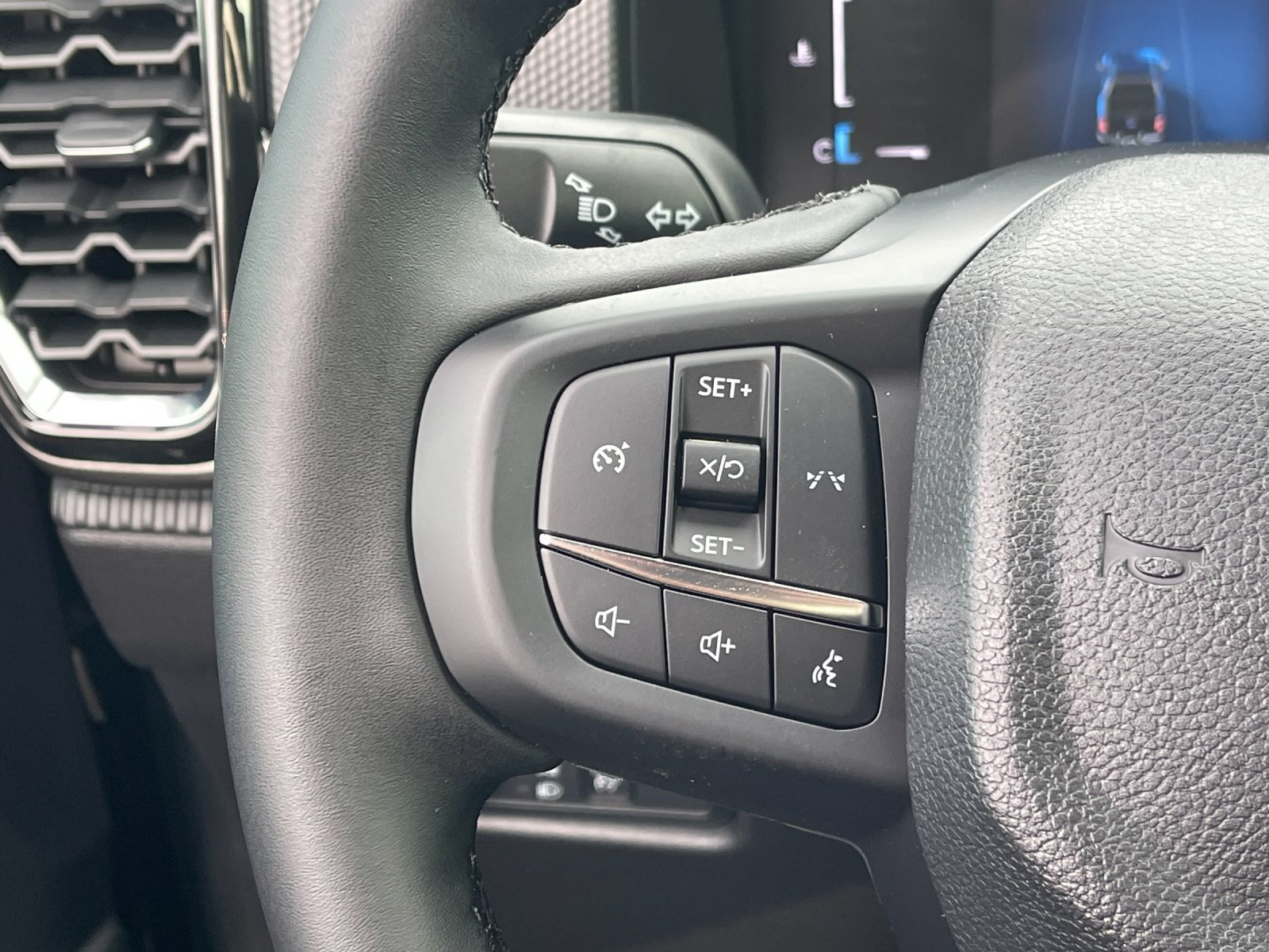 New 2025 Shadow Black Ford XLT image 23