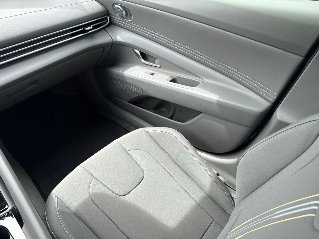 New 2026 White Hyundai SEL Sport Premium image 14