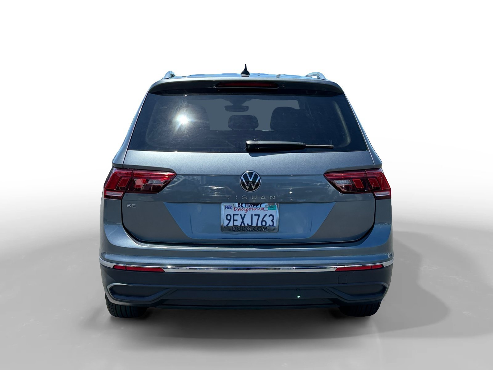 Certified Used 2023 Platinum Gray Metallic Volkswagen 2.0T SE image 4