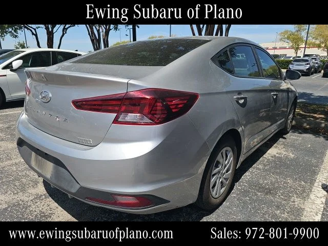 Used 2020 Silver Hyundai SE image 4