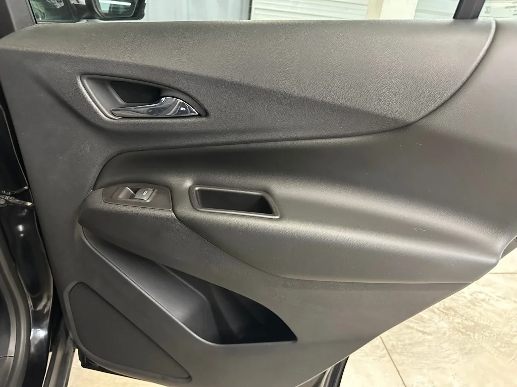Used 2018 MOSAIC BLACK METALLIC Chevrolet LT image 27