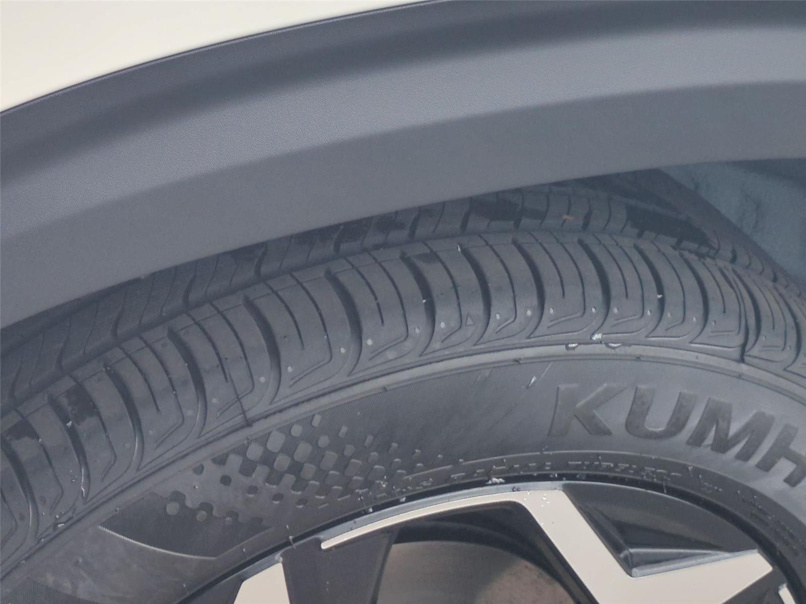 New 2026 Clear White/Black Roof Kia S image 13