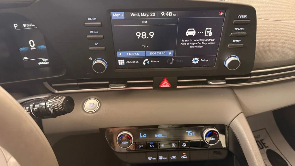 Used 2023 White Hyundai SEL image 19