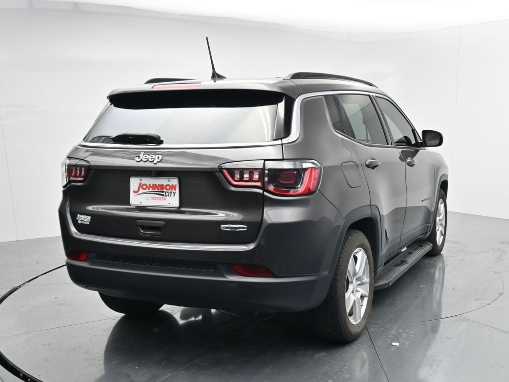 Used 2022 Gray Jeep Latitude image 6