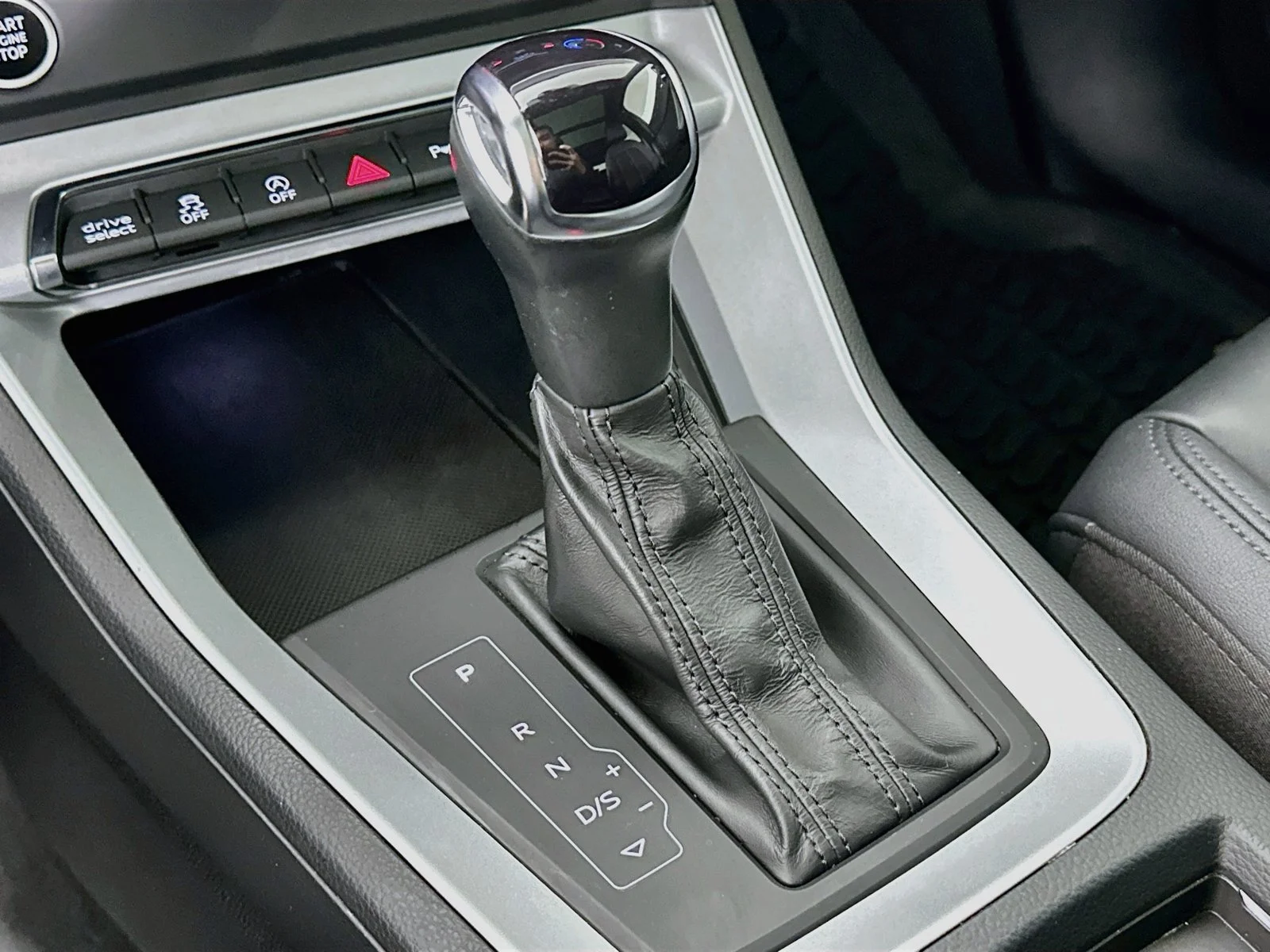Used 2022 Black Audi  image 29