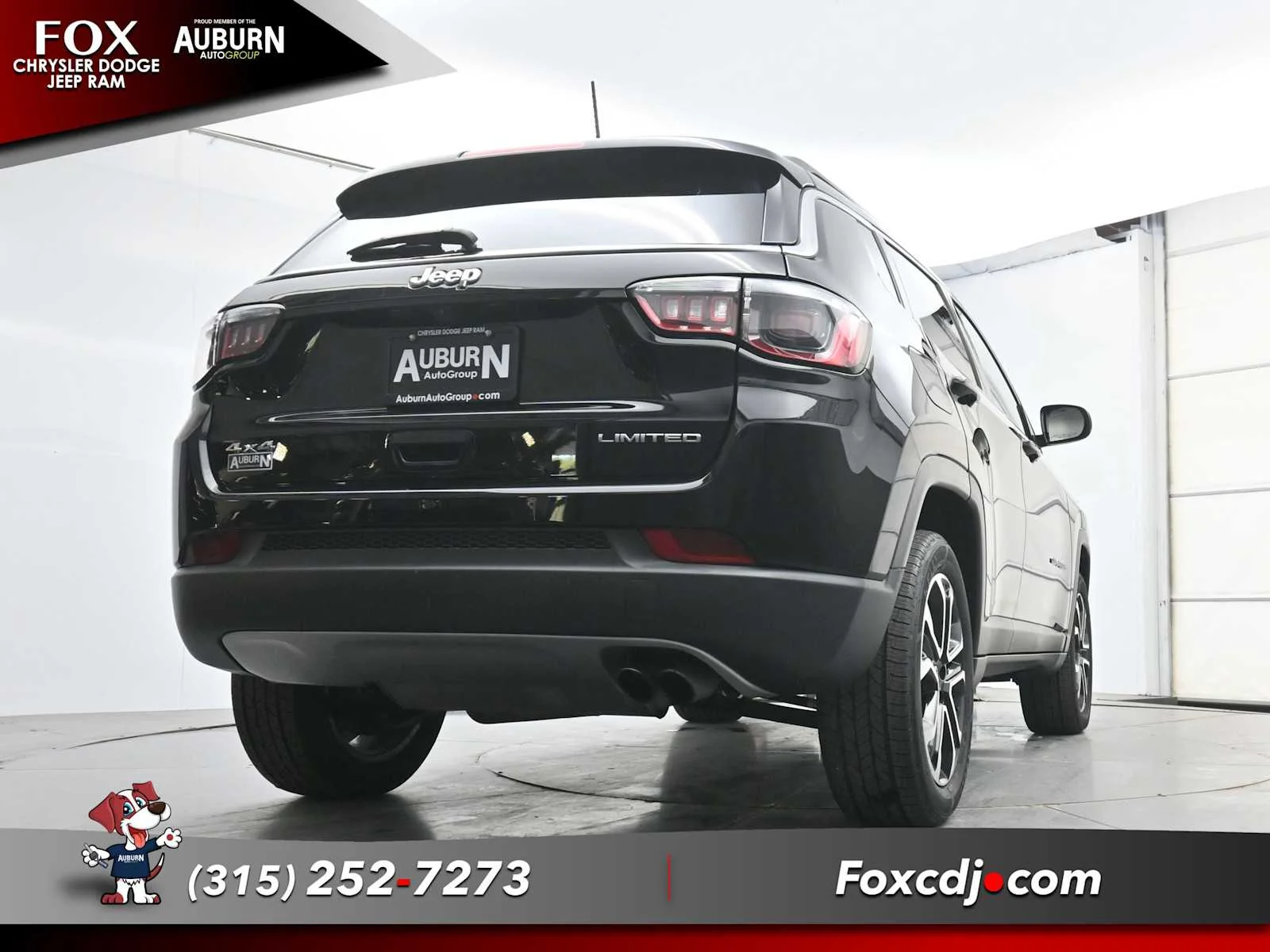 Used 2022 Diamond Black Crystal Pearlcoat Jeep Limited image 23