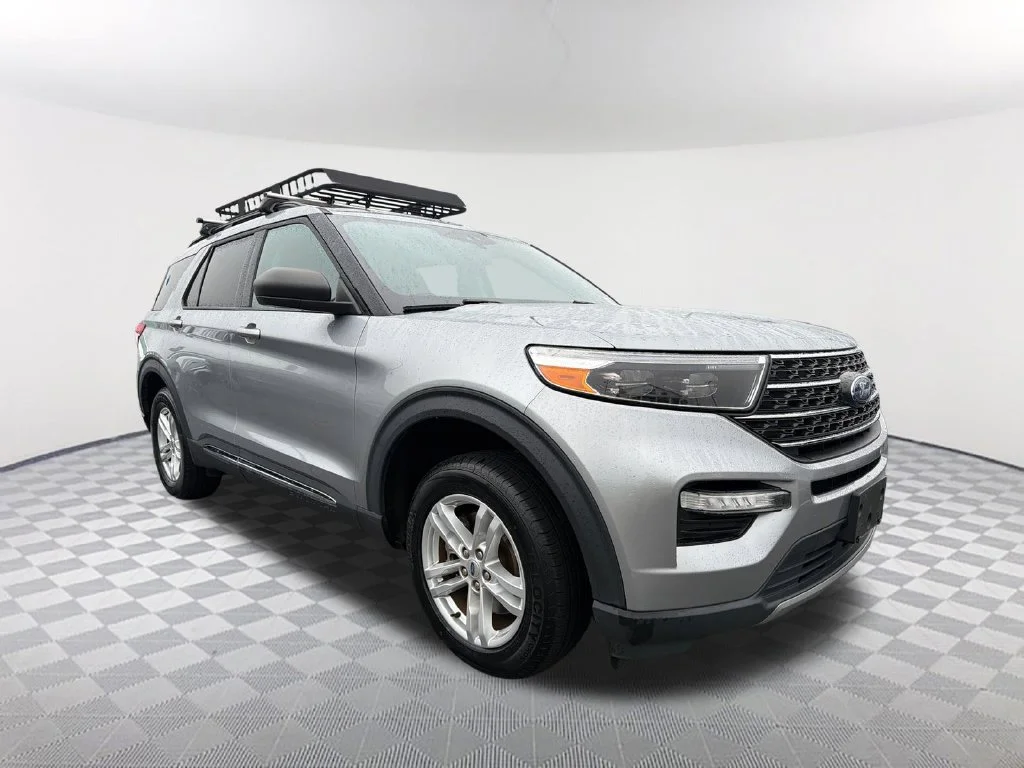 Used 2023 Silver Ford XLT image 3