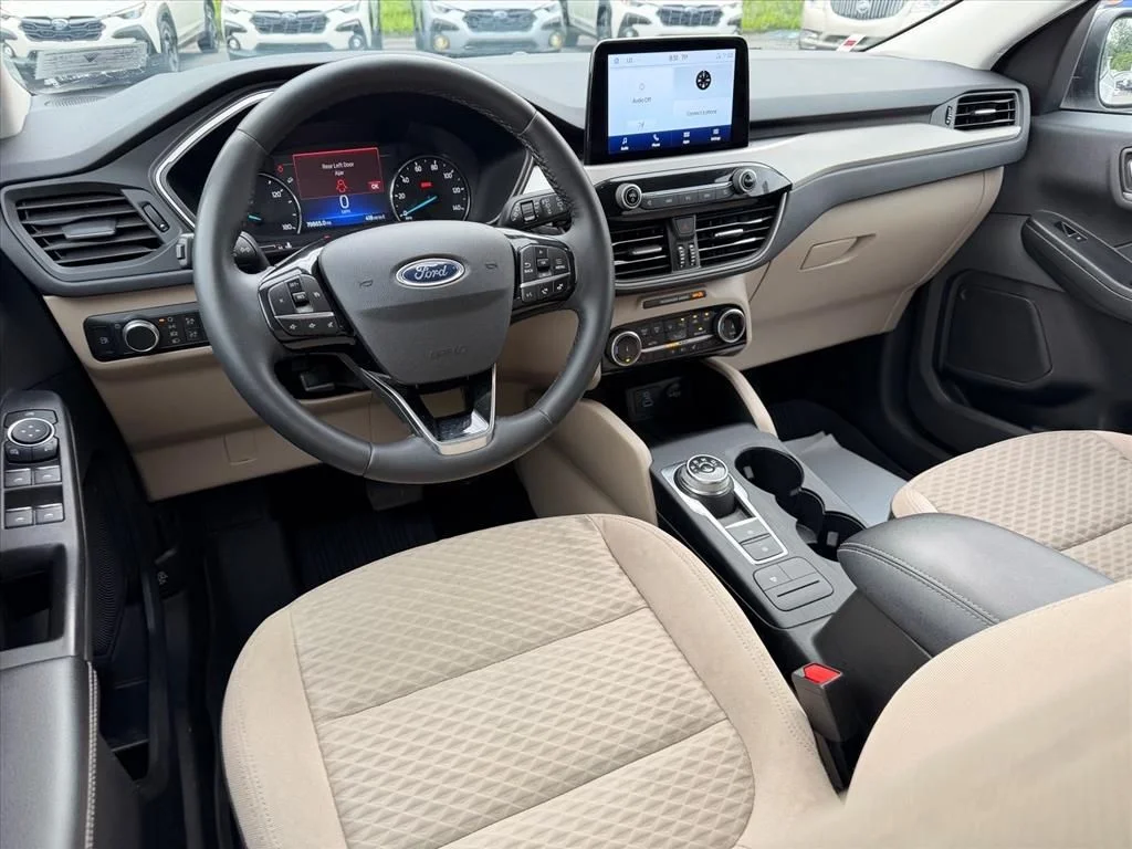 Used 2022 White Ford SE image 8