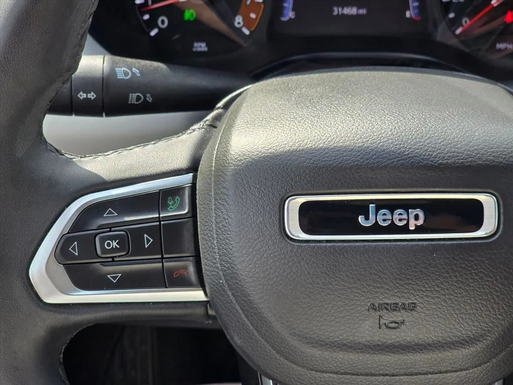 Used 2025 White Jeep Limited image 13