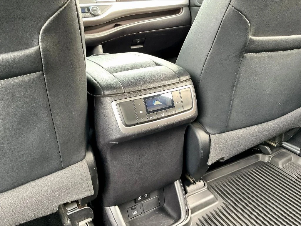 Used 2019 Blizzard Pearl Toyota XLE image 11