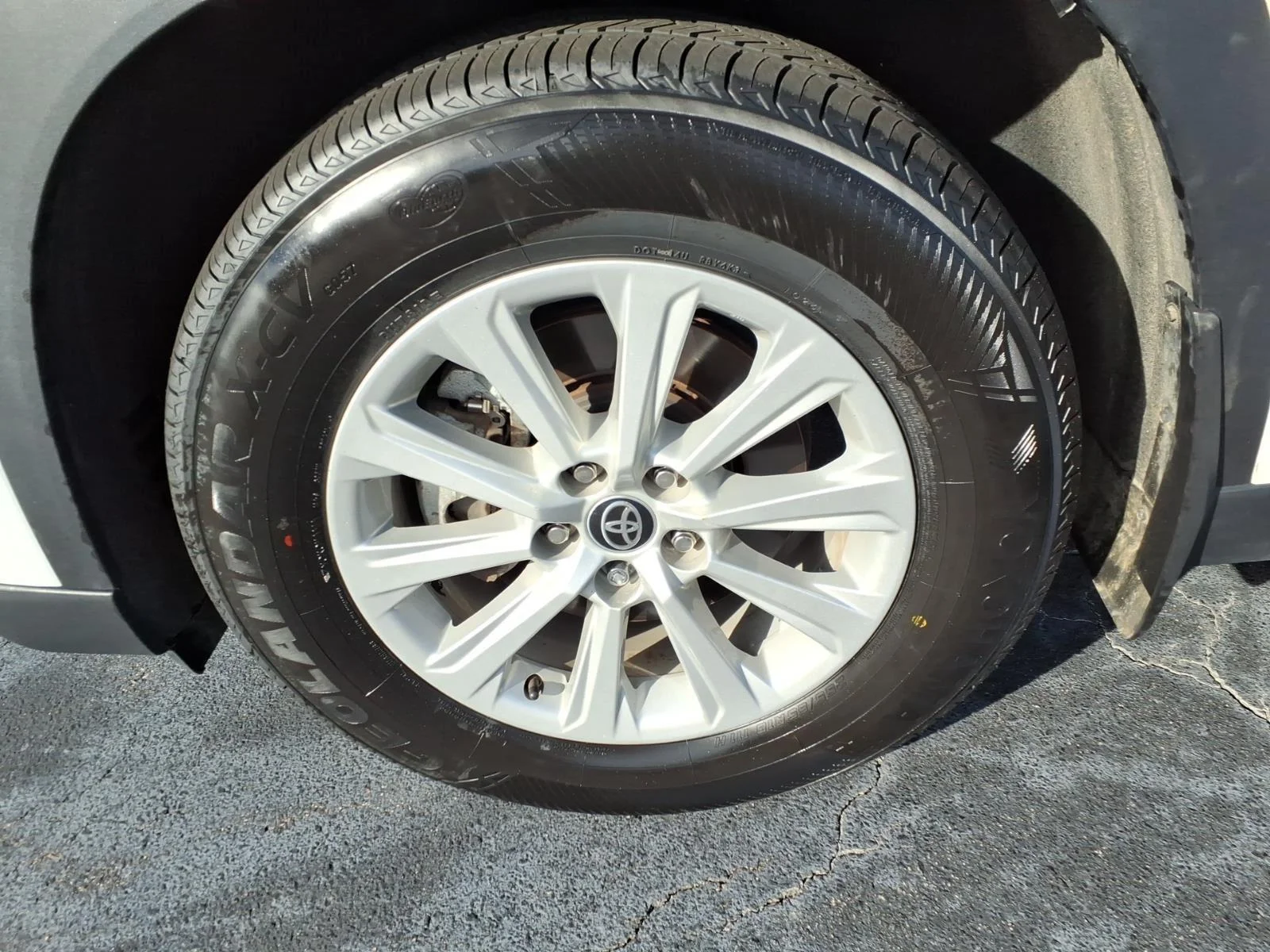 Used 2024 Wind Chill Pearl Toyota XLE image 12