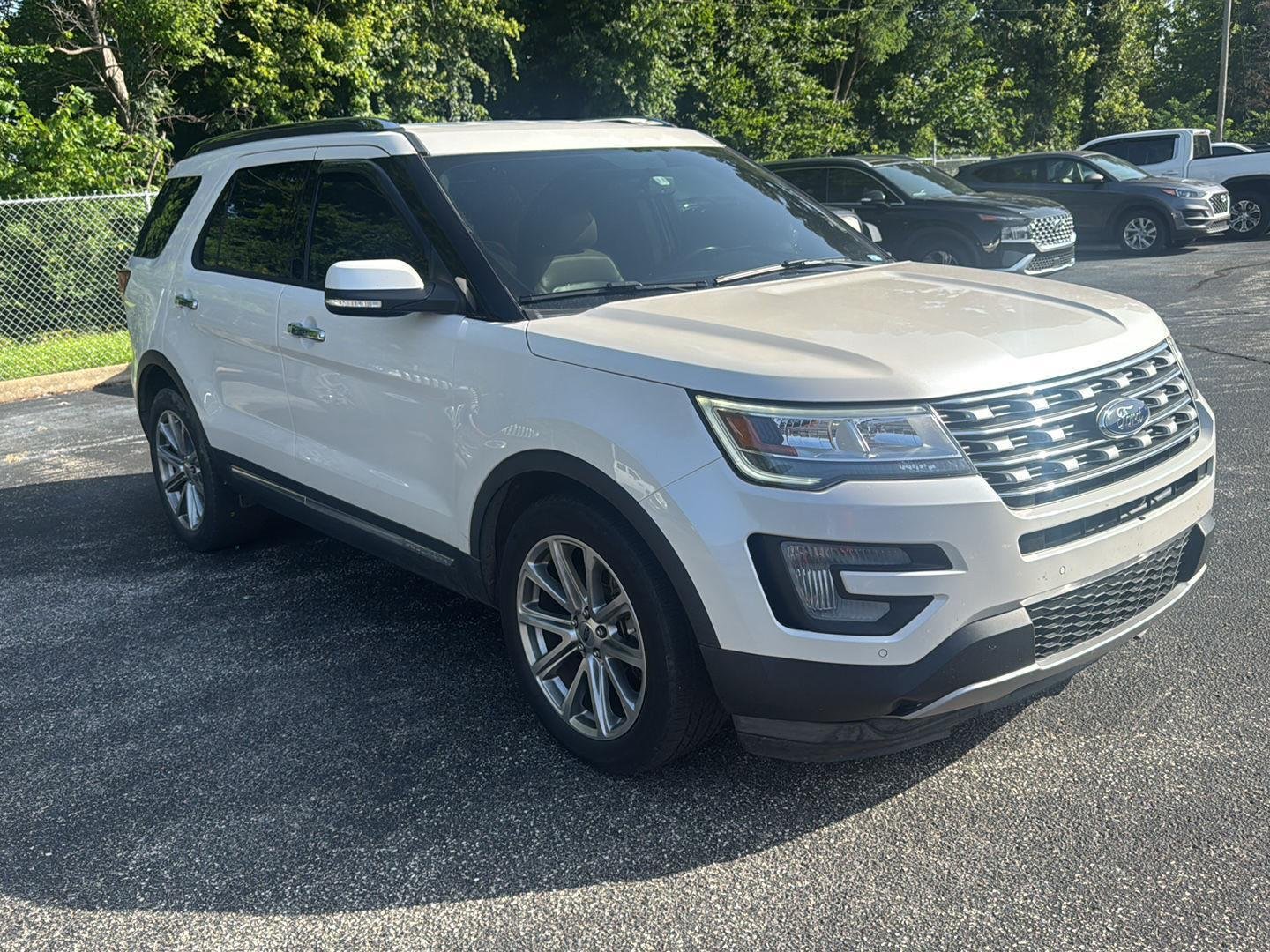 Used 2017 White Platinum Metallic Tri-Coat Ford Limited image 1