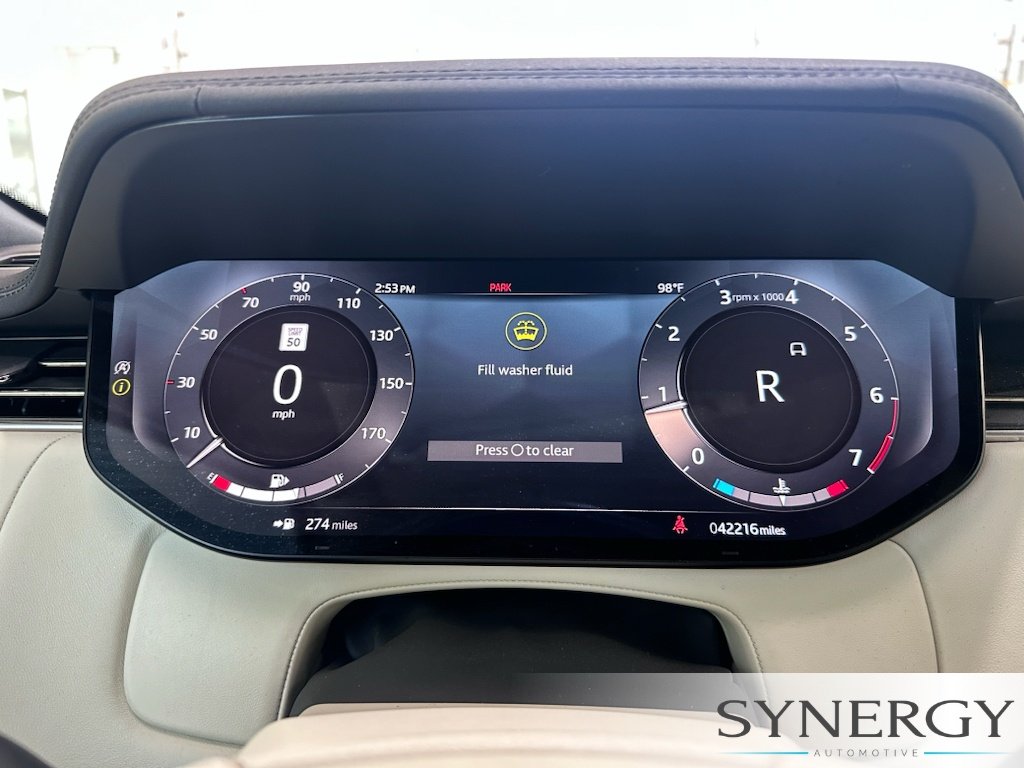 Used 2023 Fuji White Land Rover SE image 19