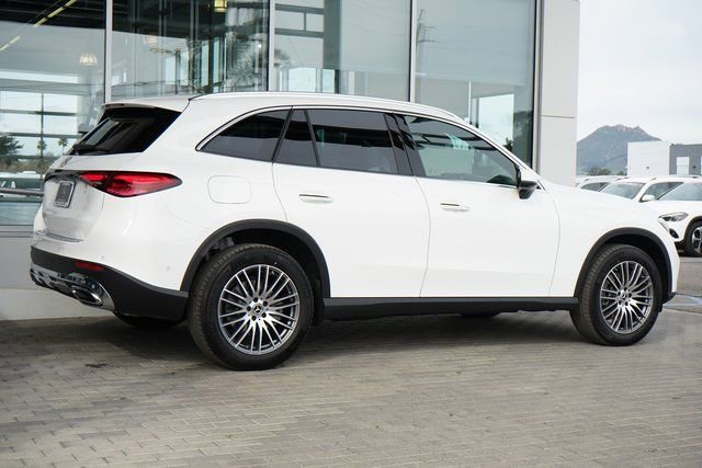 New 2026 Polar White Mercedes-Benz GLC 300 image 42
