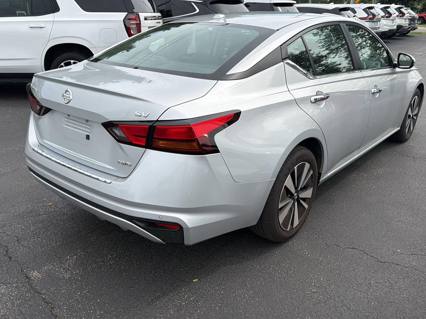 Used 2022 Brilliant Silver Metallic Nissan 2.5 SV image 3