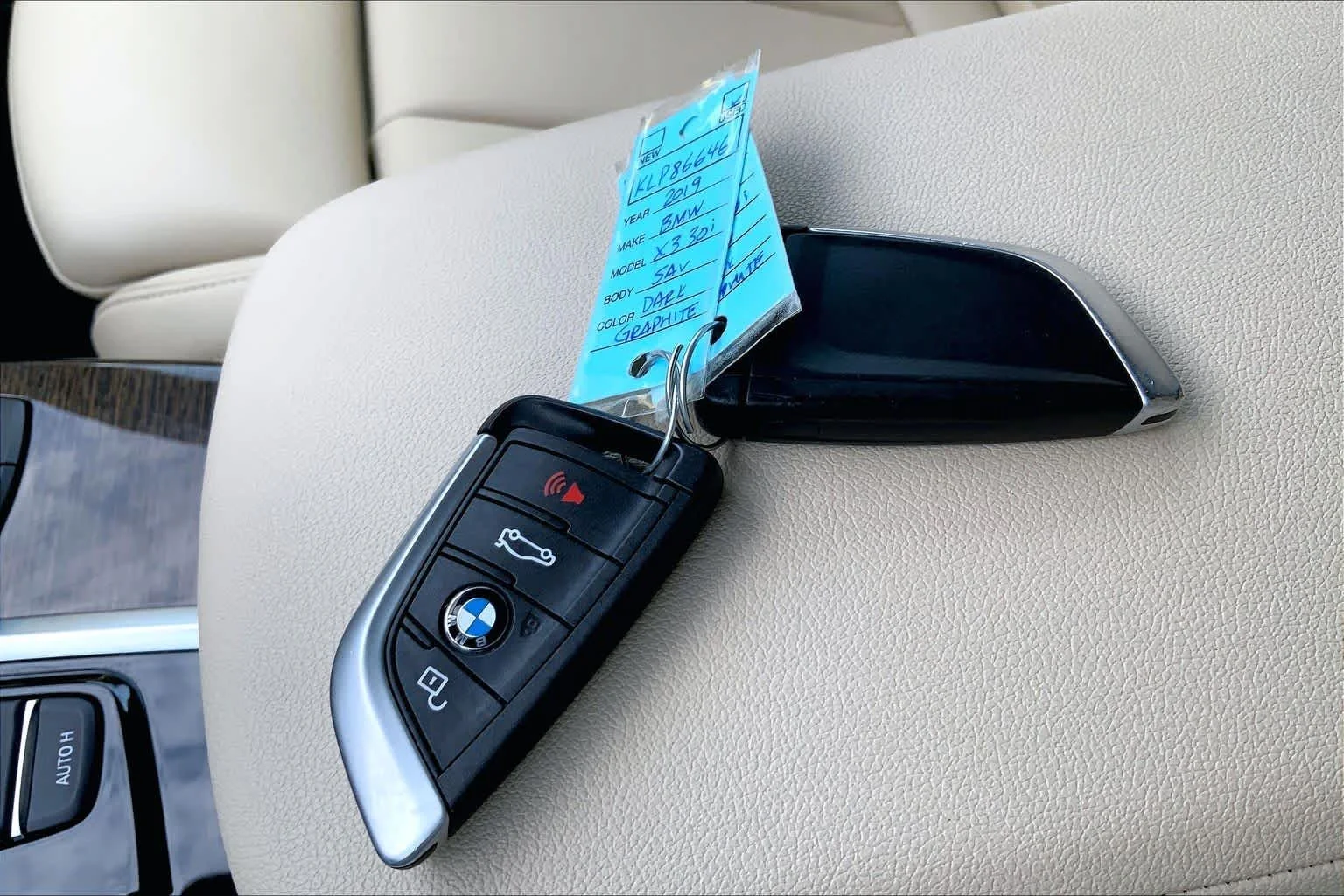 Used 2019 Dark Graphite Metallic BMW xDrive30i image 14