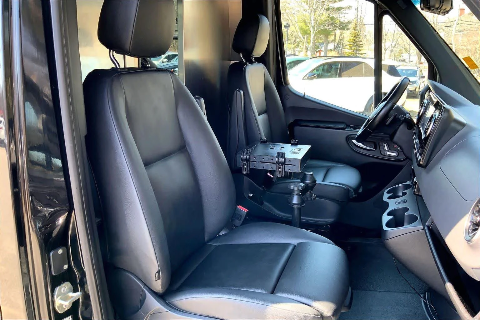 Used 2022 Obsidian Black Metallic Mercedes-Benz  image 8