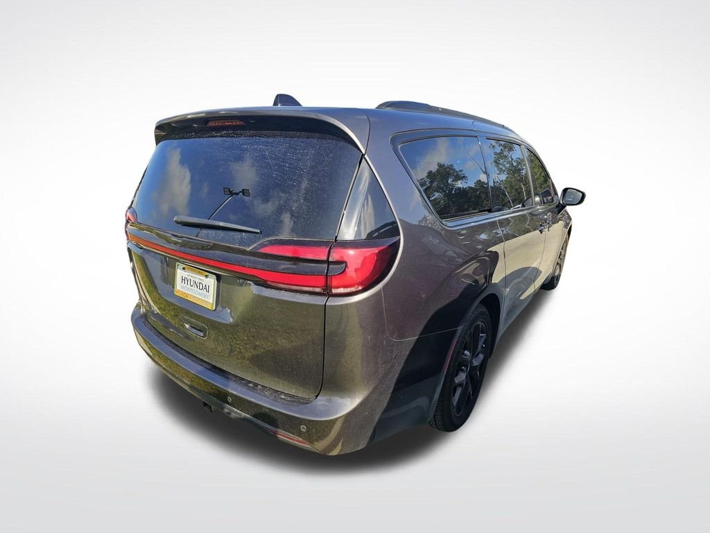 Used 2023 Gray Chrysler Touring L image 18