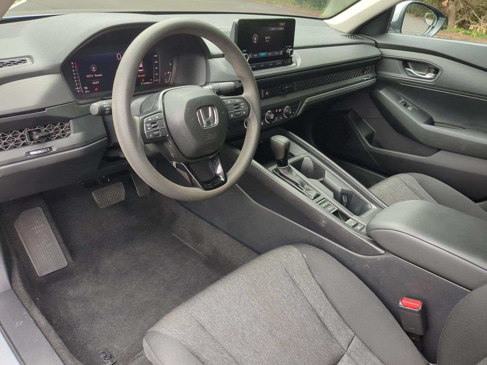 Used 2024 Solar Silver Metallic Honda LX image 18