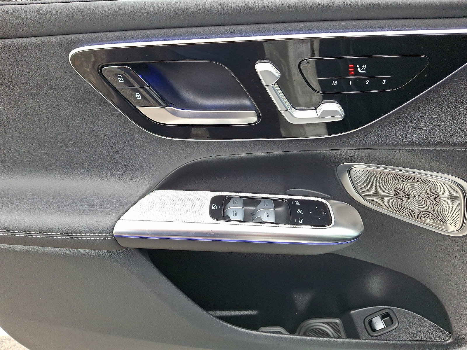 Certified Used 2025 Polar White   149 Mercedes-Benz GLC 300 image 13