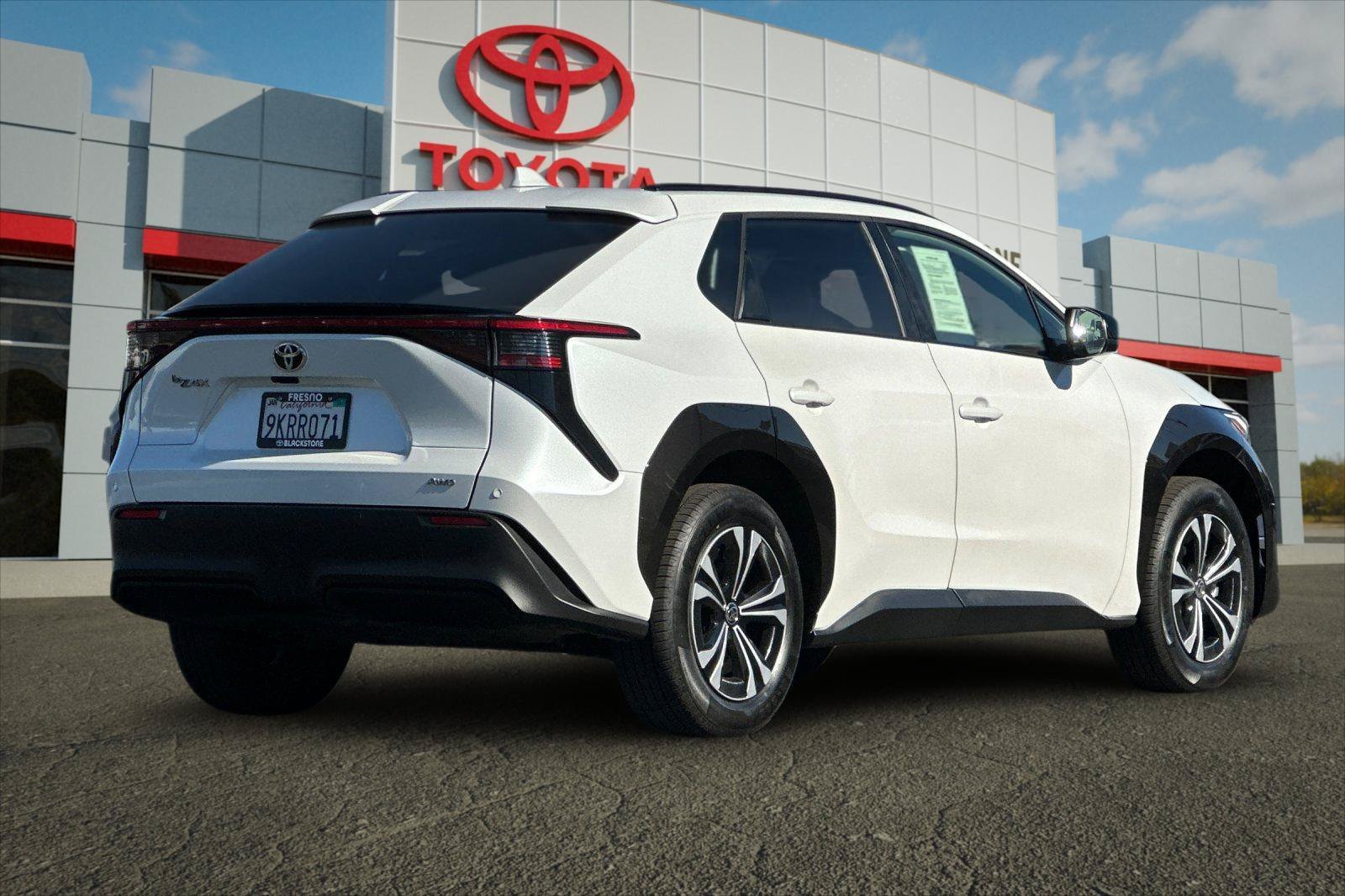 Certified Used 2023 Wind Chill Pearl Toyota XLE image 3