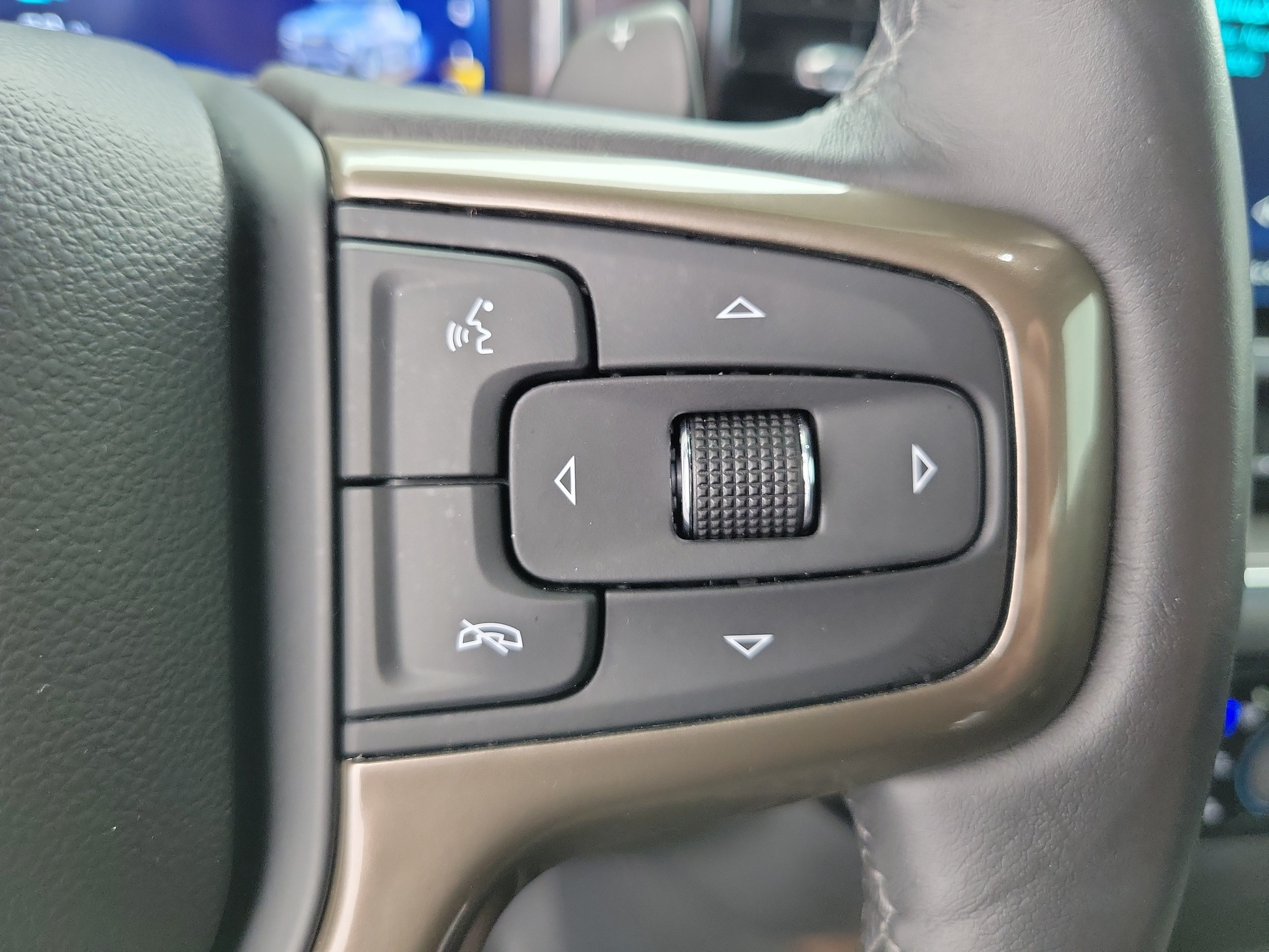 Used 2023 Iridescent Pearl Tricoat Chevrolet High Country image 23