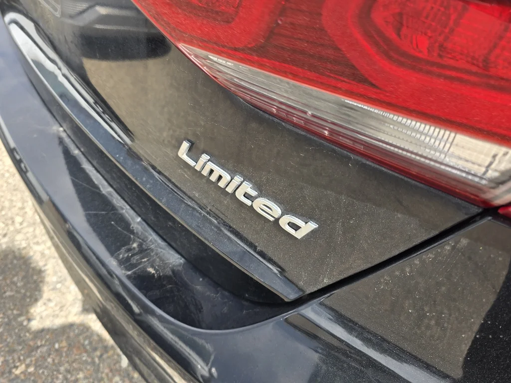 Used 2017 Phantom Black Hyundai Limited image 11
