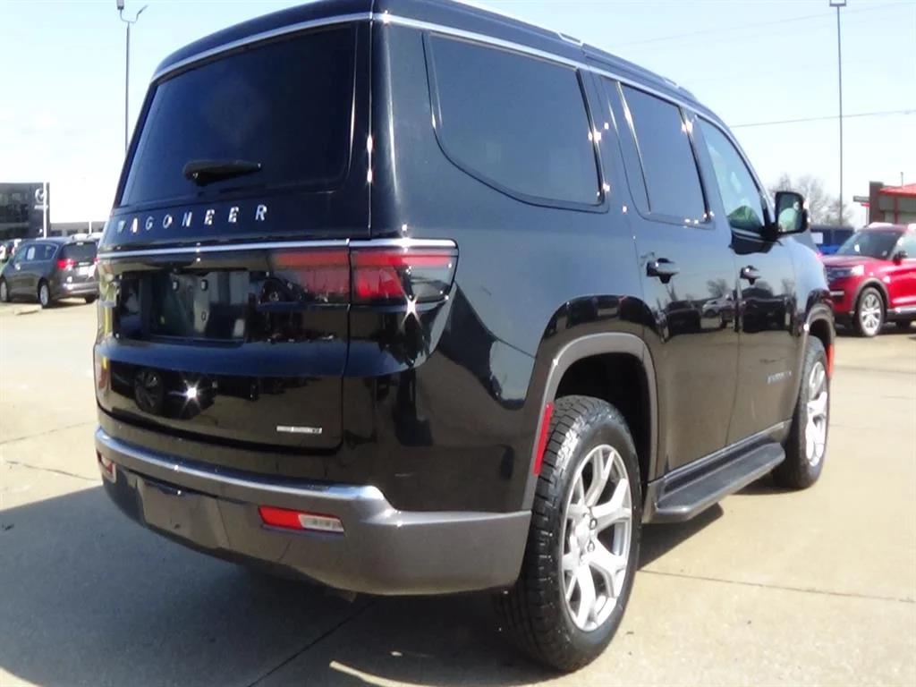Certified Used 2022 Diamond Black Crystal Pearl Coat (pxj) Jeep Series II image 6