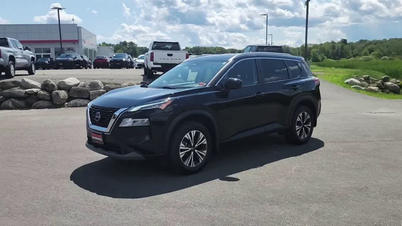 Used 2023  Nissan SV image 4