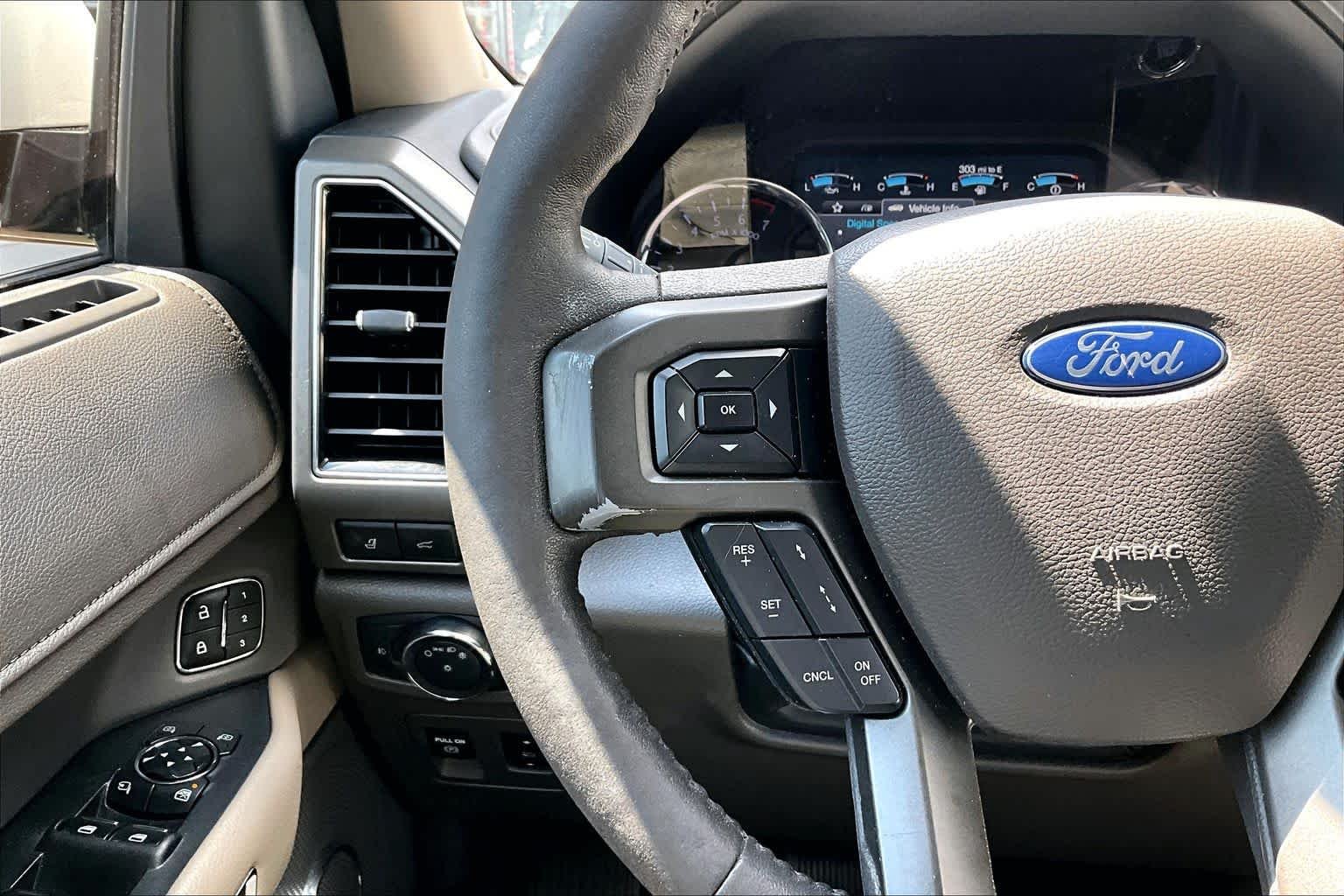 Used 2018 White Platinum Metallic Tri-Coat Ford XLT image 24