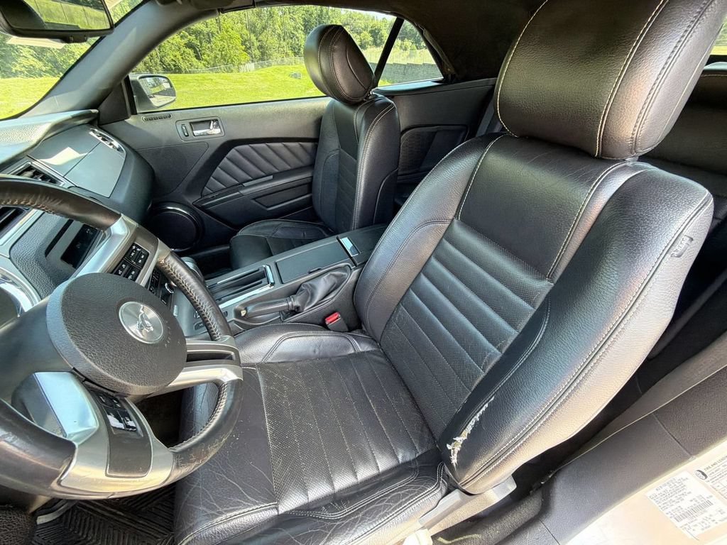 Used 2012  Ford V6 image 16