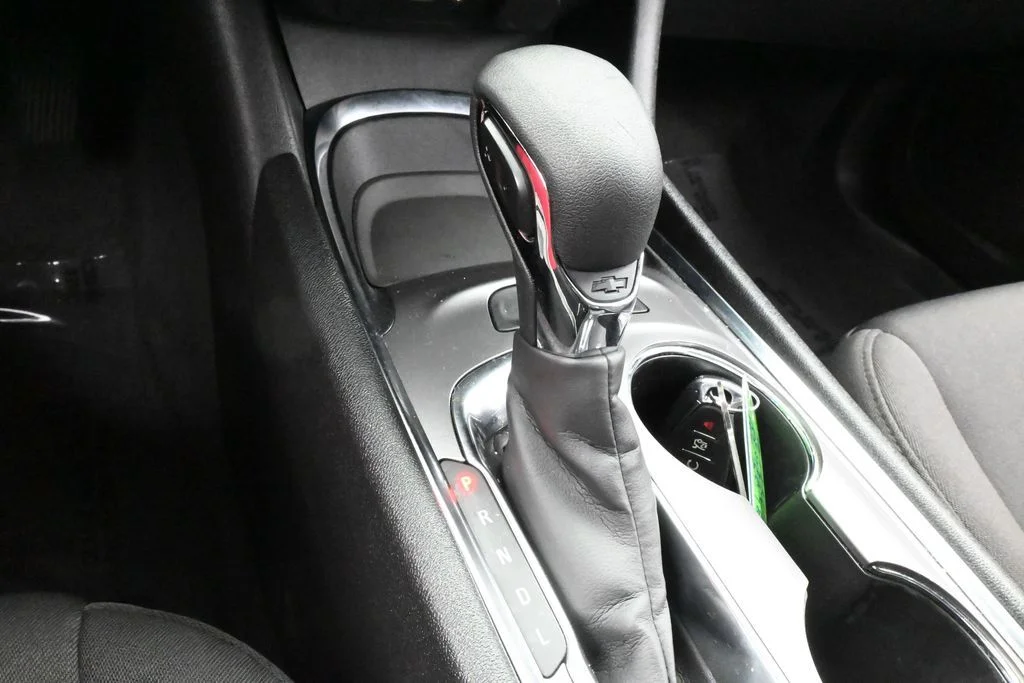 Used 2024 Summit White Chevrolet LT image 21