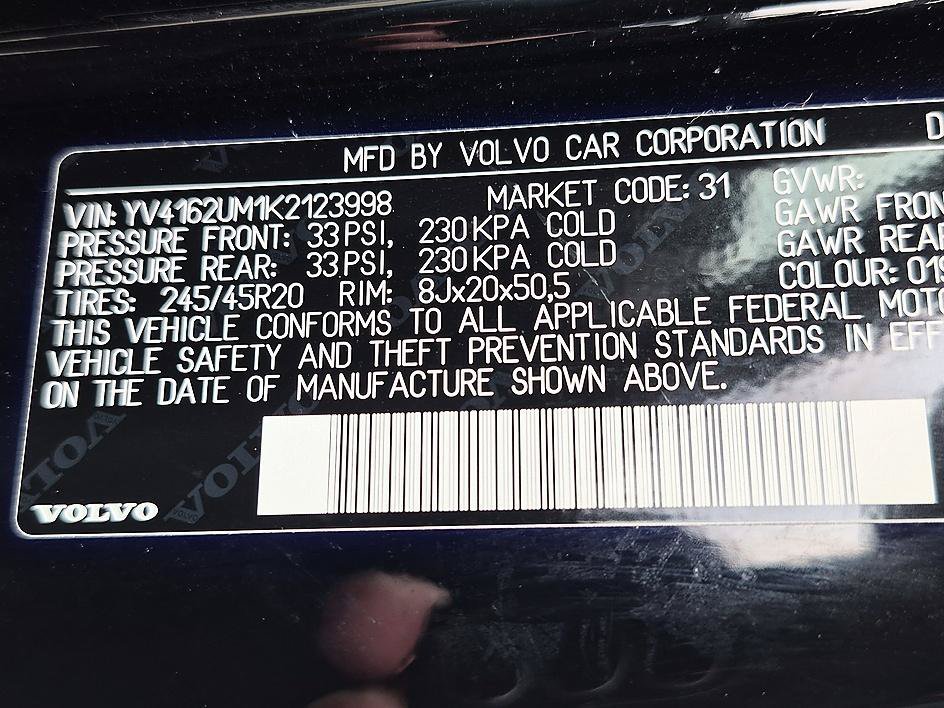 Used 2019  Volvo R-Design image 38