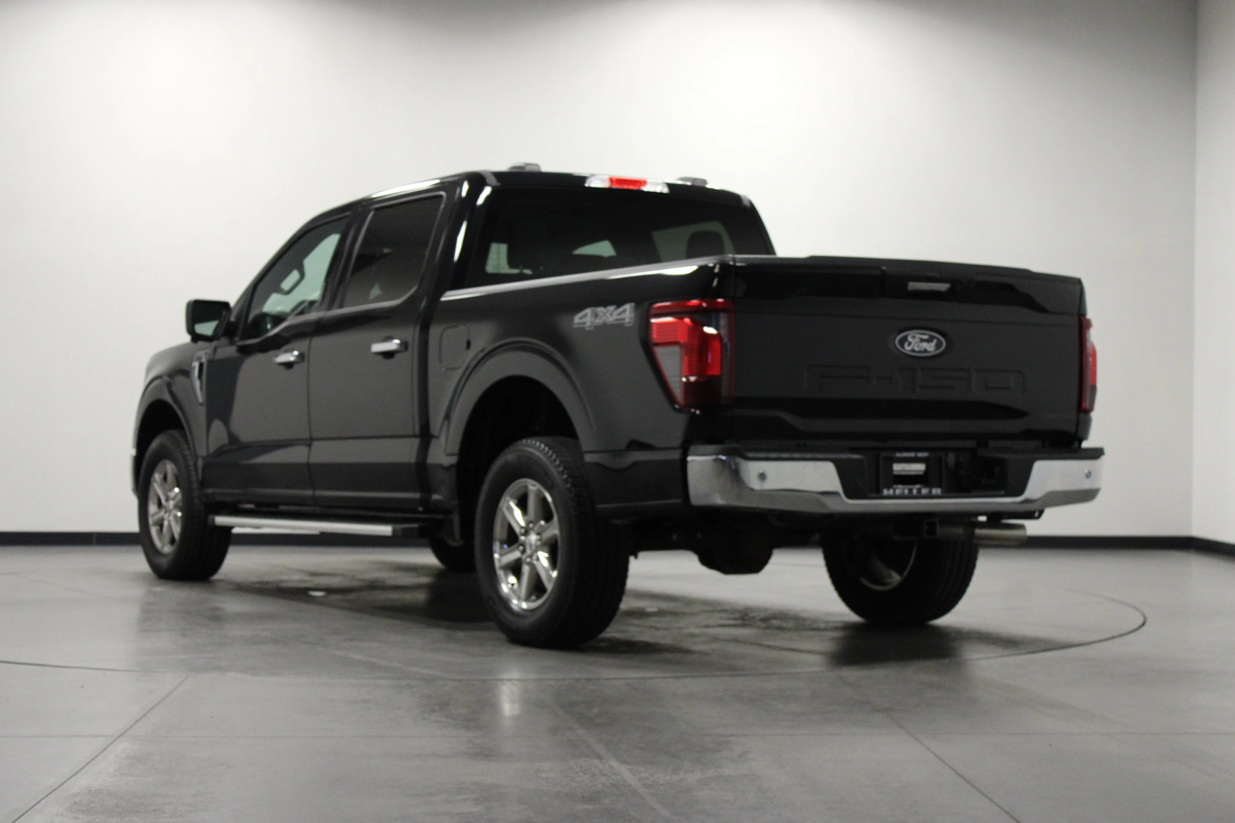 Used 2024 Agate Black Metallic Ford XLT image 6